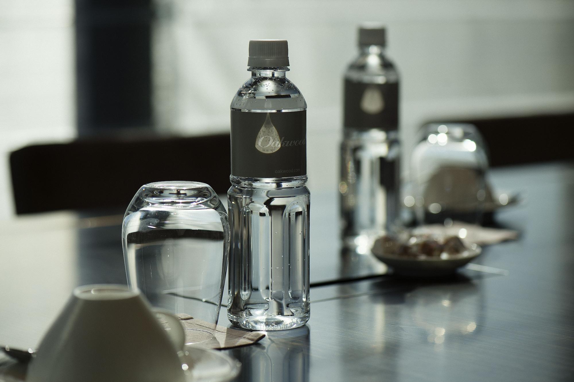 Oakwood Premier Tokyo Ξενοδοχείο Εξωτερικό φωτογραφία A bottle of water